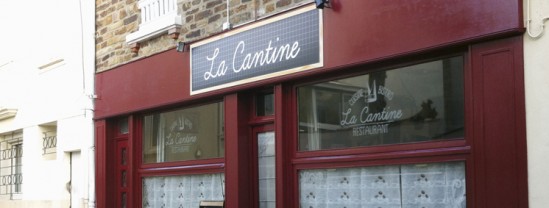 La Cantine-Restaurant-création graphique-marquage-adhésif-vitrine-et-enseigne-agence-contraste-communication-sables-d-olonne-vendée